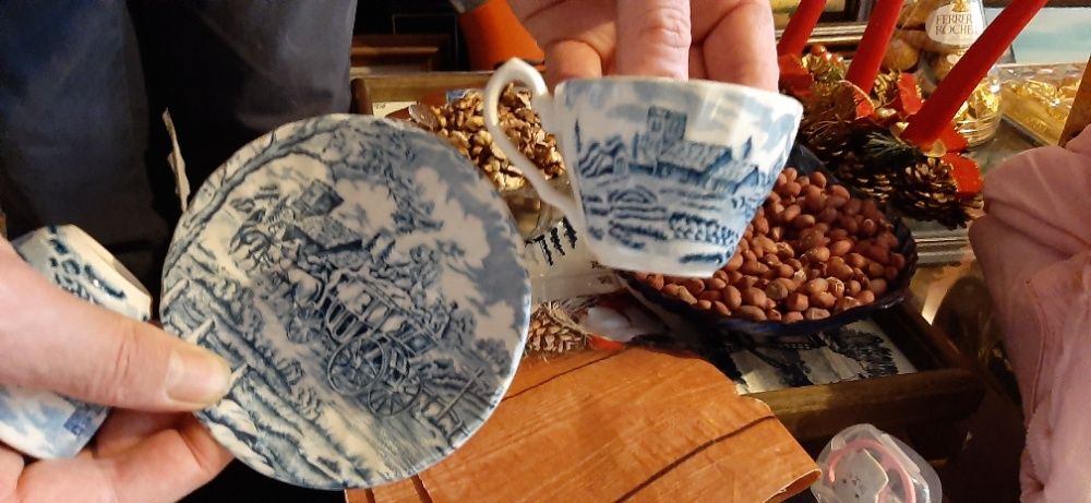 Вази и сервиз за кафе