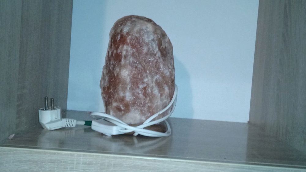 Солевая настольная лампа