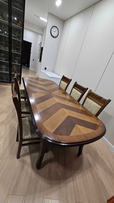 Стол со стульями