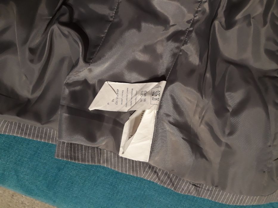 Vand 2 sacouri, potrivite pt marimea S ( 36).