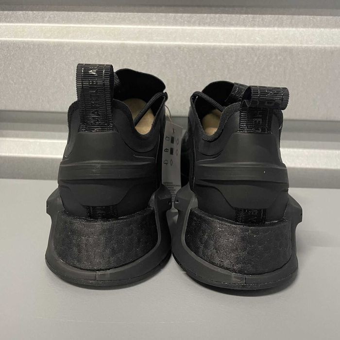 Оригинални обувки ADIDAS NMD V3  размери EU42, 43 1/3 ,46 2/3