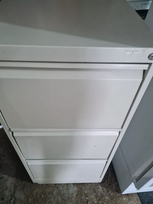 Металлический шкаф