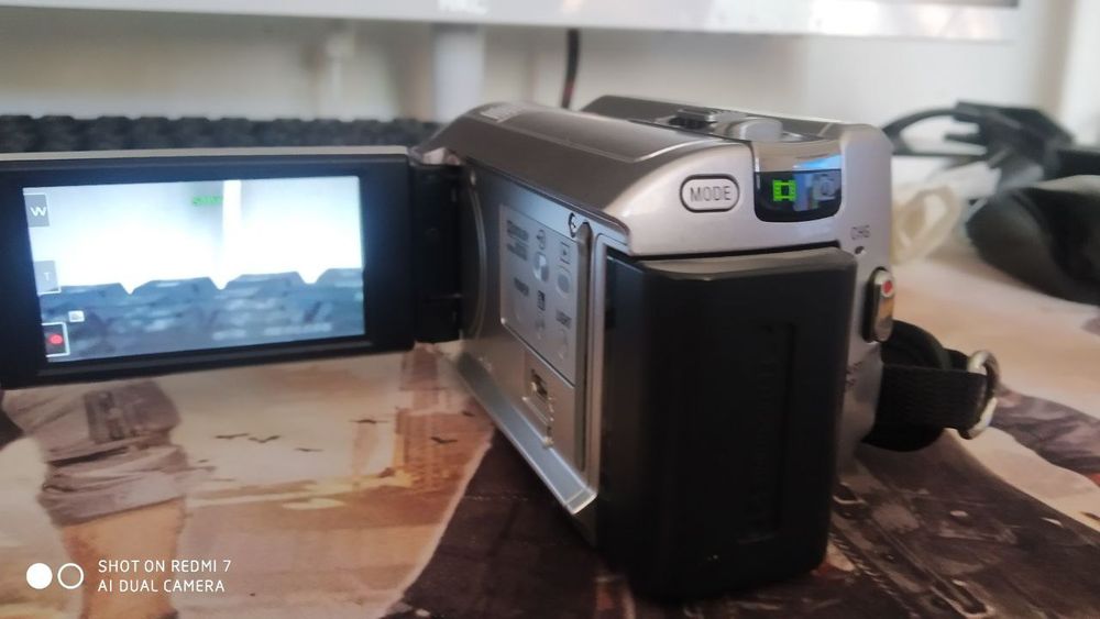 Foto aparat , holati yaxshi ishlatilmagan yangi turibdi  qirilmagan