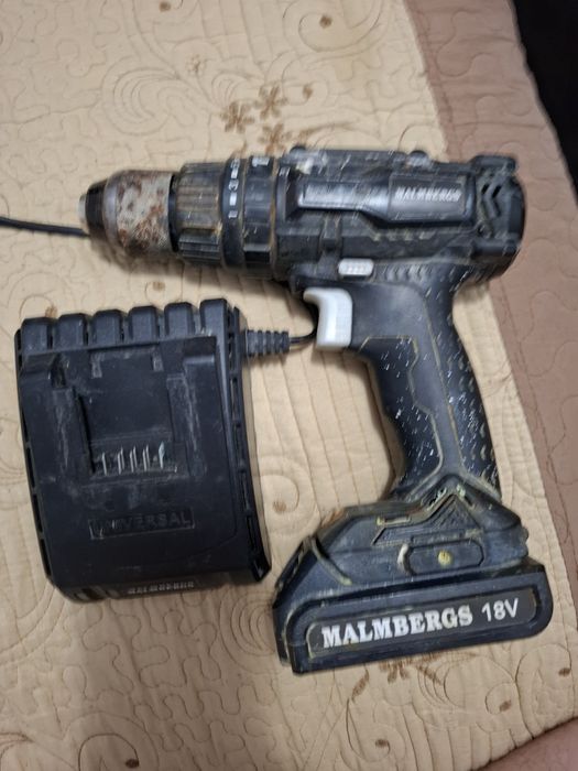 De vânzare bormașină cu acumulator marca malmbergs de proveniență Suedeză . Motivul vânzări nu mai merge încărcătorul