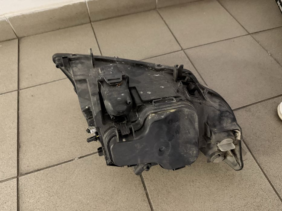 Far Faruri xenon adaptiv Ford Focus 3 far xenon bmw e91