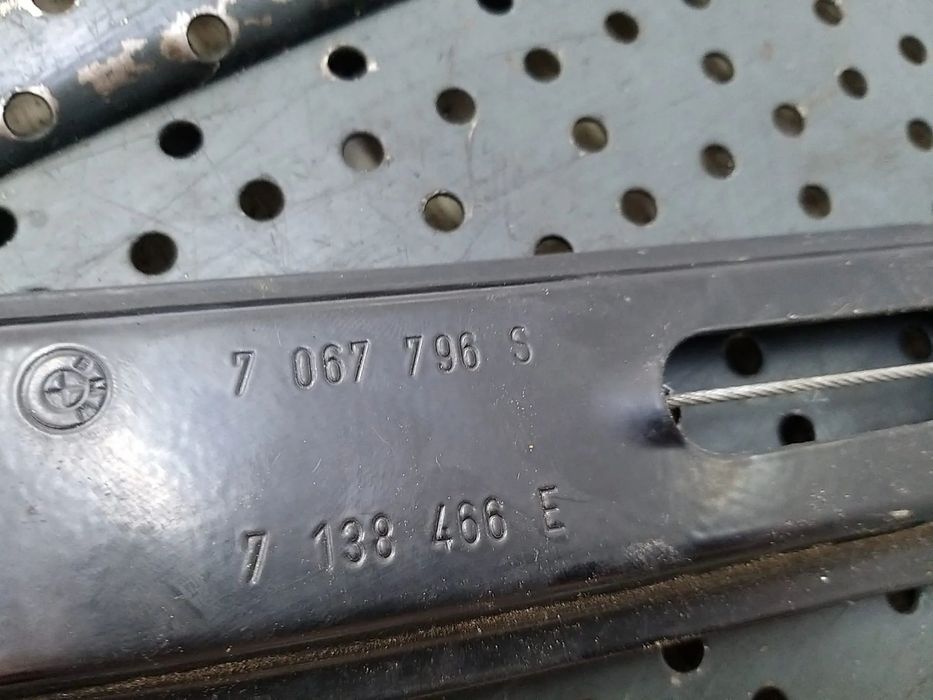 Macara cu motoras dreapta fata bmw seria 1 e87 7067796s 7138466e 0130822225