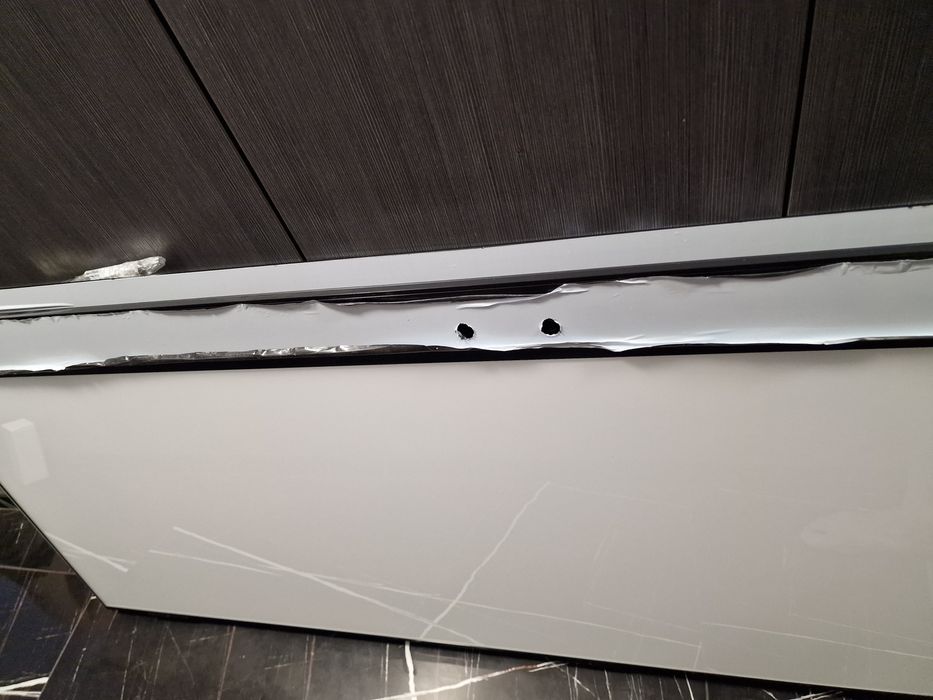 Алуминиева Врата М5 А 69/194 цвят Сив ясен.Бял лакобел Огледало отвън