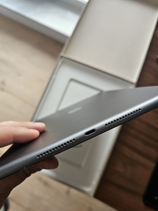 Vând iPad 9th Gen 256GB Wi-Fi Space Gray cu defecte