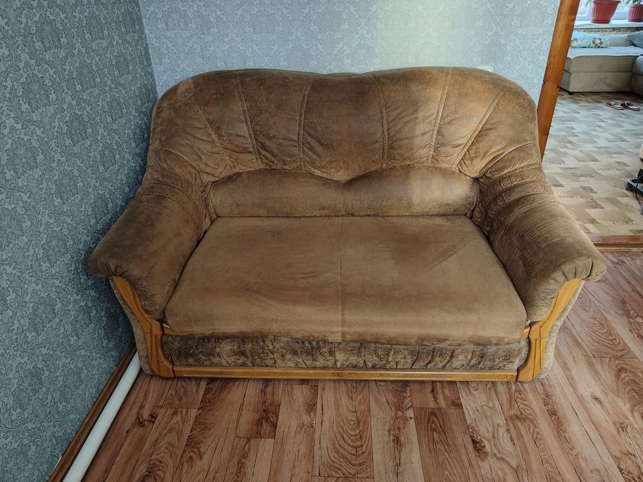 Комнатный диван.