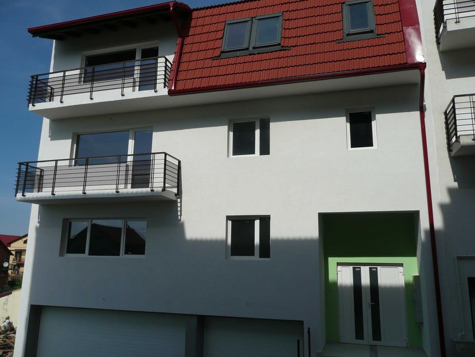 Persoană fizică, închiriez apartament 3 camere cu garaj în Bună Ziua