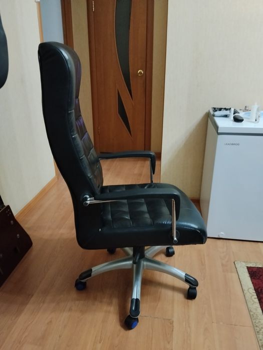 Продам кресло кожанное