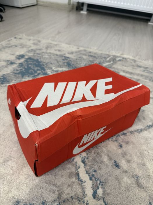 продам кроссовки Nike P-600
