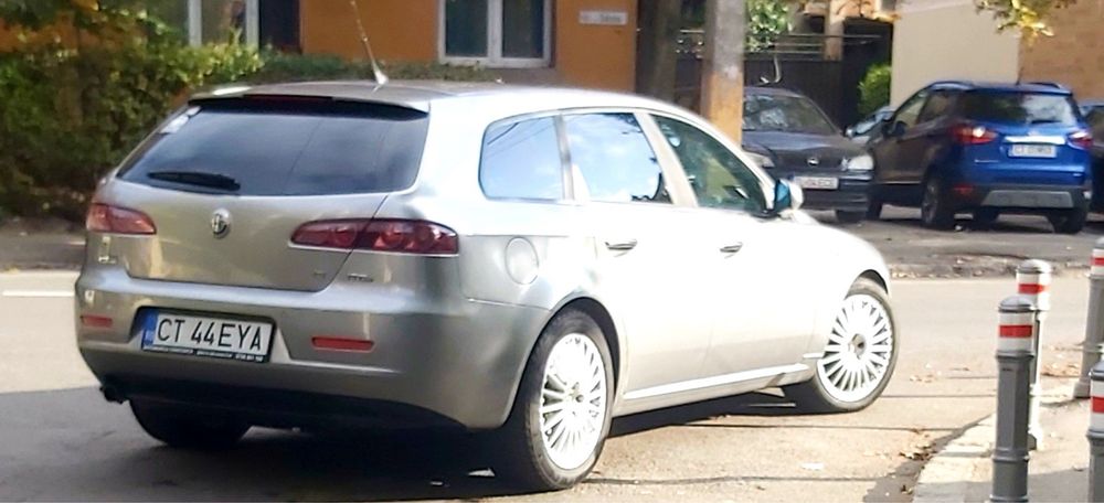 Vând Alfa Romeo 159