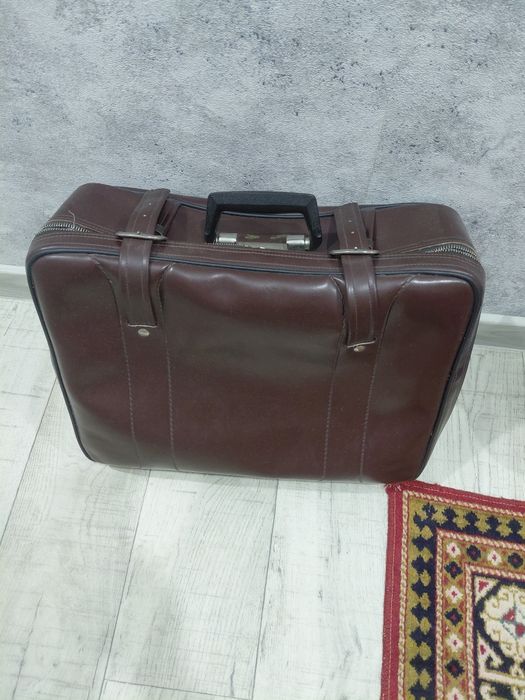 Продам советский чемодан.