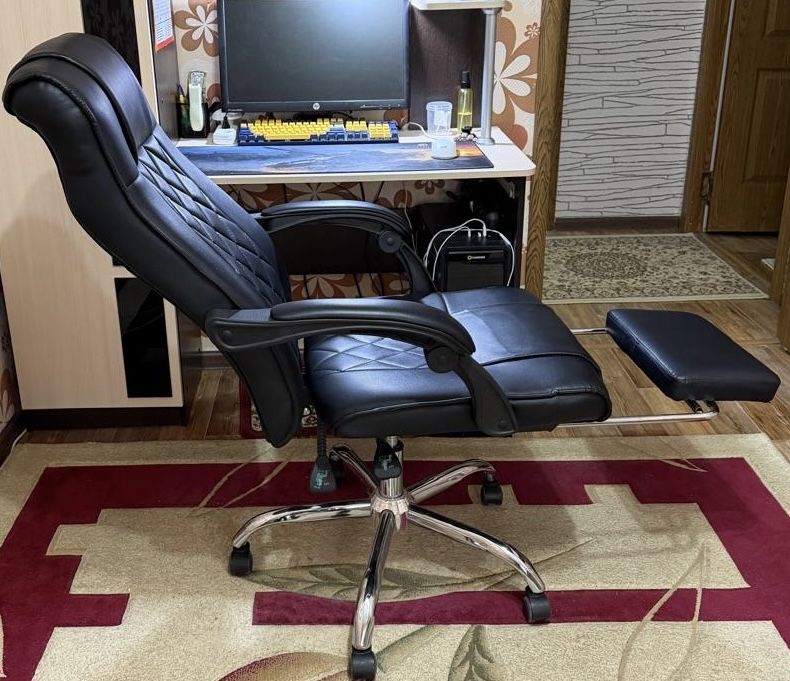 Продам кресло черный