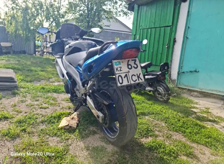 Yamaha YZF 600 спортбайк