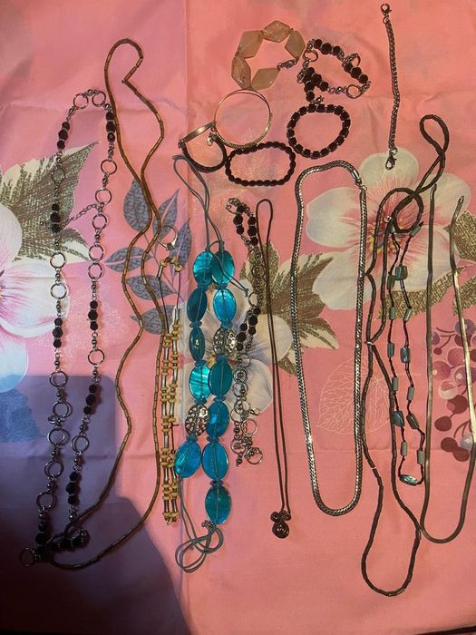 Продам браслеты кольца бусы