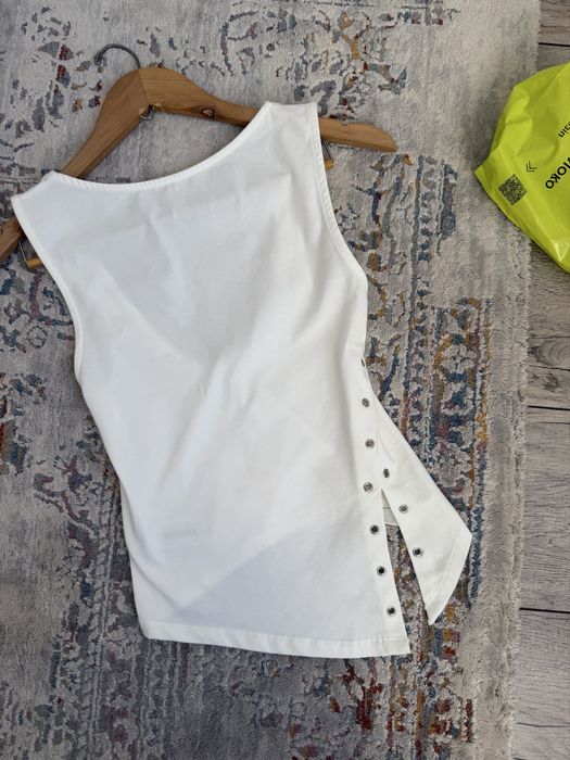 Новый белый топ с открытой спиной