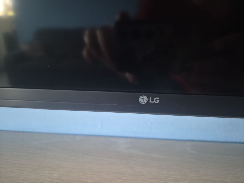 Vând Smart TV LG – Nou, folosit maximum 3 luni!