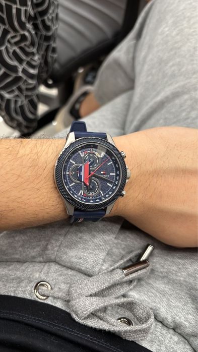 Часы Tommy Hilfiger