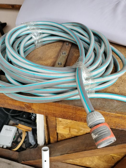 Pompă submersibila+3 furtune Gardena în L totală de 75m