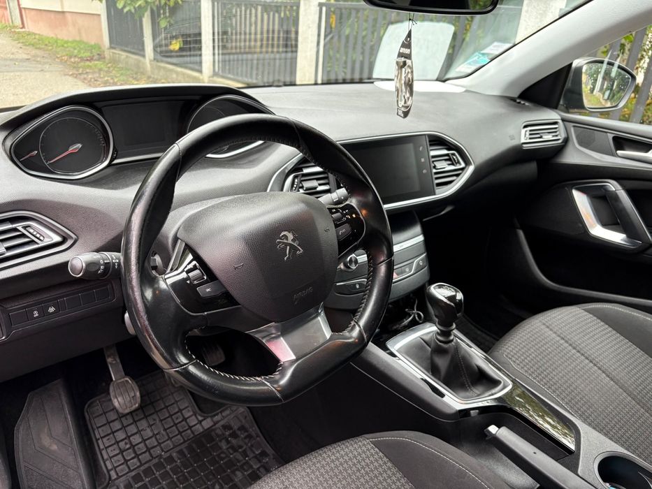 Peugeot 308 2019 luna 11