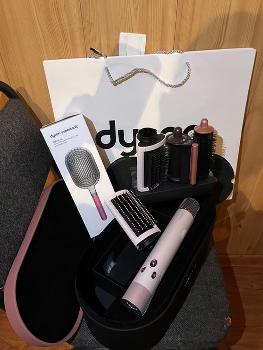 Dyson airwrap completelong.