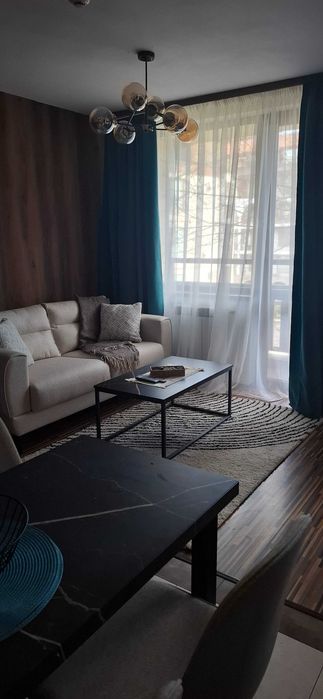 Продавам разтегателен диван с ракла