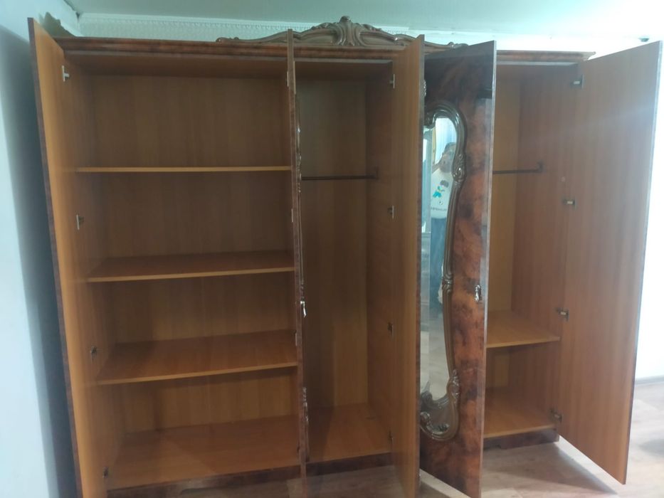 Спальный гарнитур