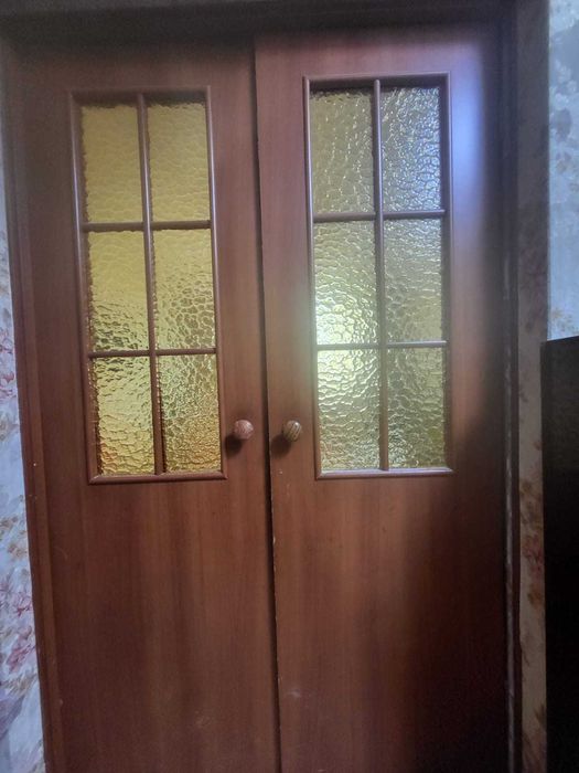 продам межкомнатные двери бу
