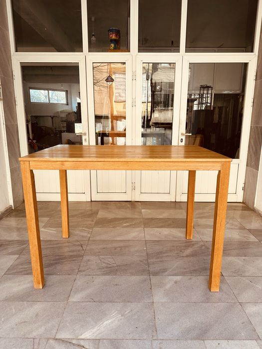 Дизайнерска бар маса от масивен дъб – висока и масивна