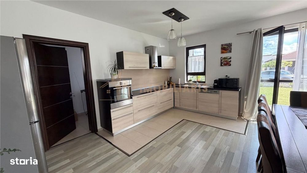 Casa individuala de vanzare, zona Marul de Aur