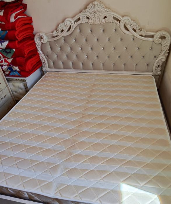 Спальный кравать