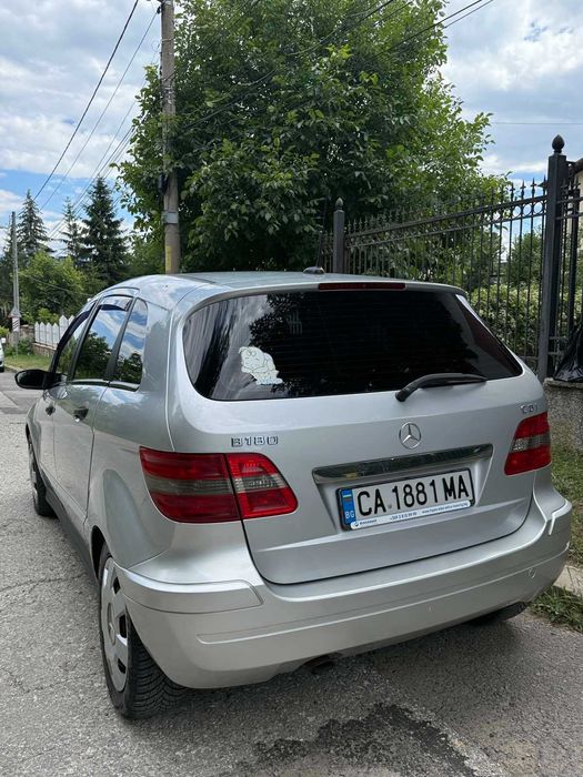 Продавам Мерцедес Б180