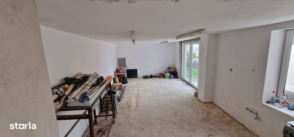 Casa 210 mp, tip duplex, 300 mp curte libera, zona Trei Stejari