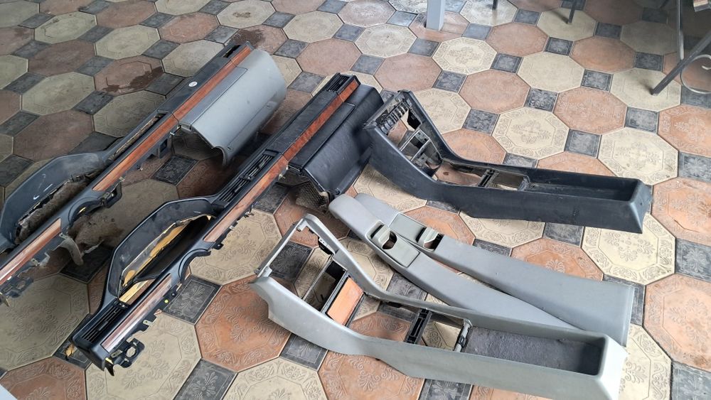 Мерс.124 зап салонные..