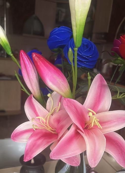 Flori artificiale făcute manual