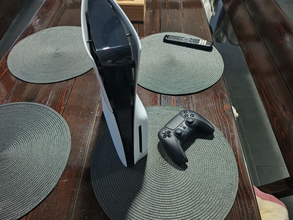 Vând PS5 Slim DiskEdition 1t