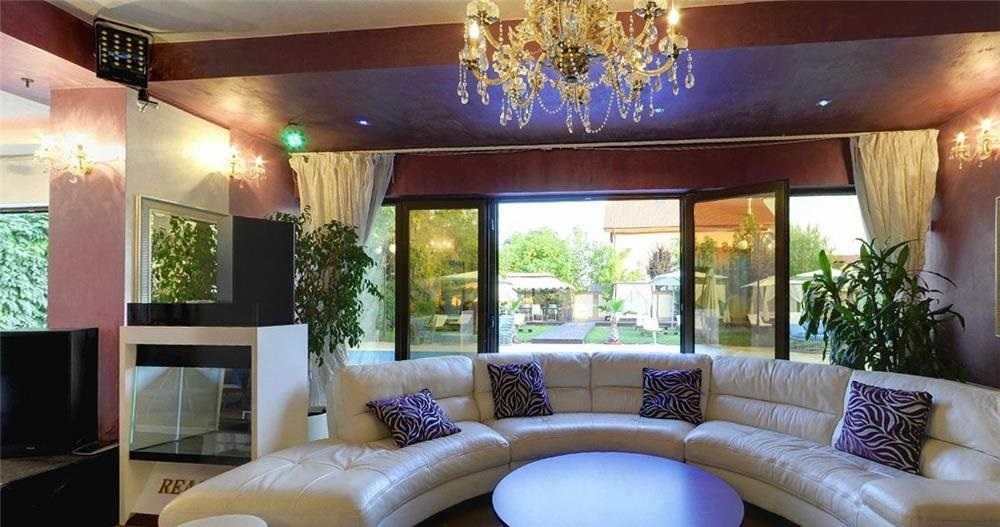 Vila Petrecere Evenimente Majorat Onomatice Cununie Botez Petreceri Piscina