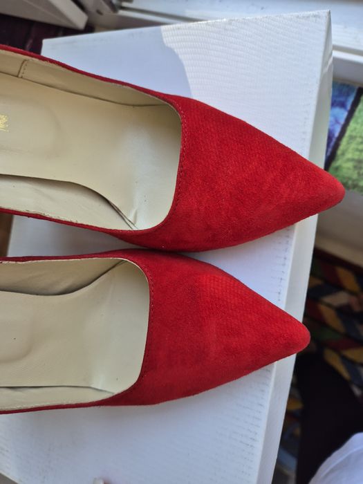 Pantofi rosii din piele intoarsa ( naturala)