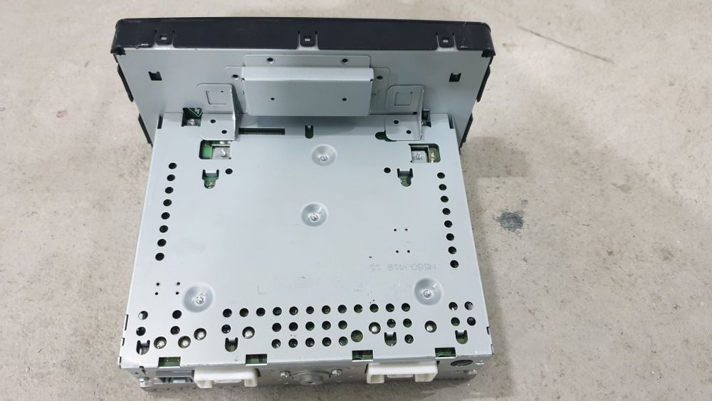 Продаетса автомагнитола с гарантией .