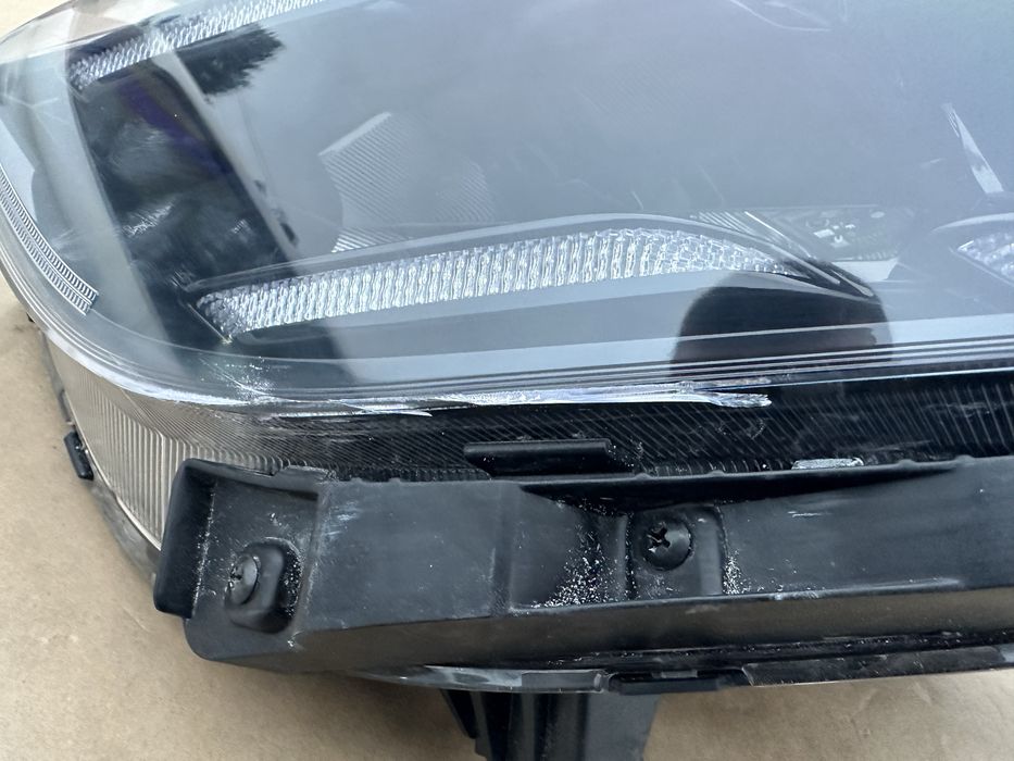 Kia Stonic ляв  фар