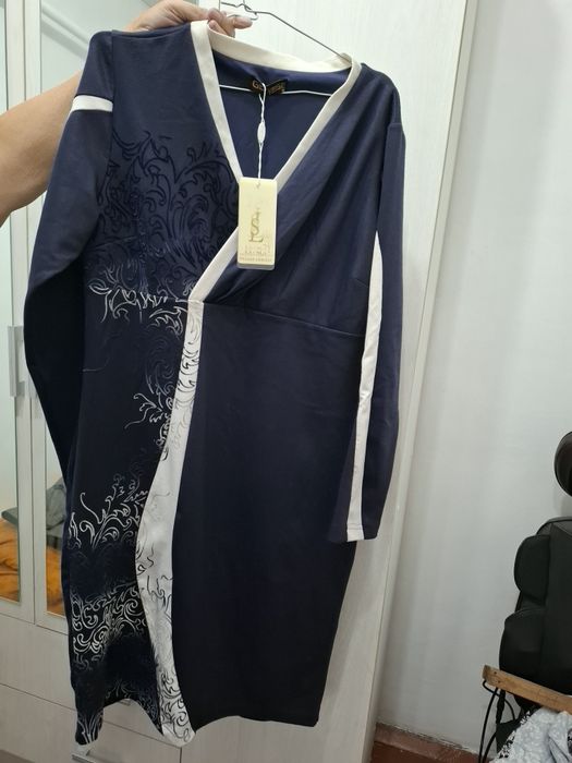 Продам платье 4 новых, 2 б/у