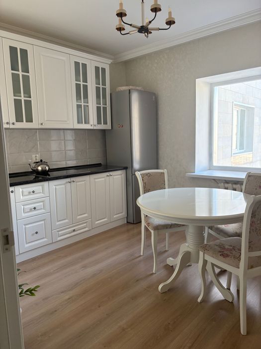 Продается стол, 4 стула