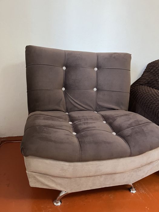 Диван с креслами для гостиной