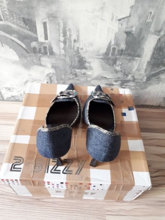 Женская обувь продается