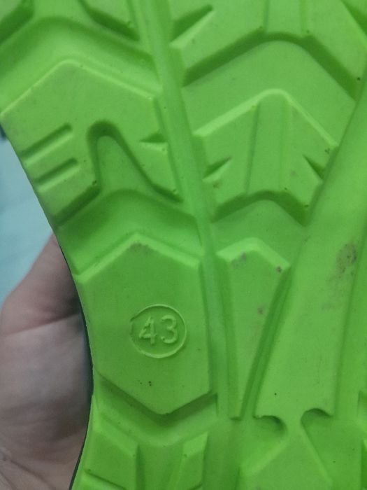 Продам спец бтинки 43 р