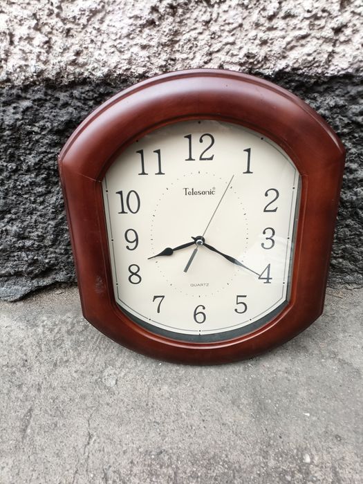 Продаю часы настенные.