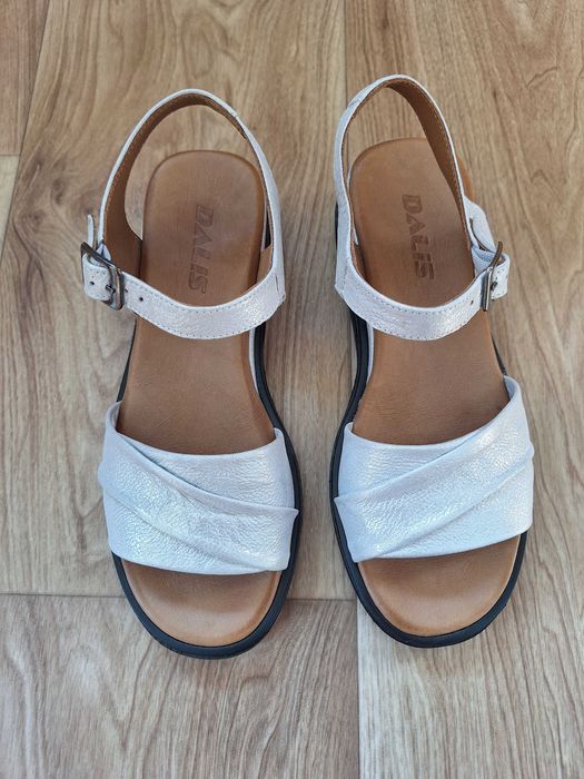 Дамски сандали естествена кожа