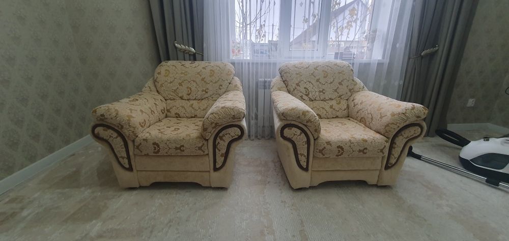 Продам диван с креслами